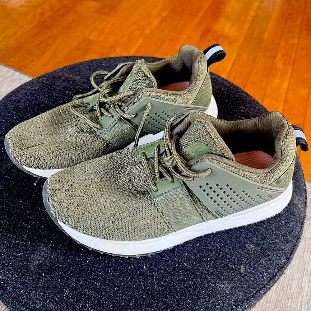 Youth Kids sz 6 sneakers cushion fit green
